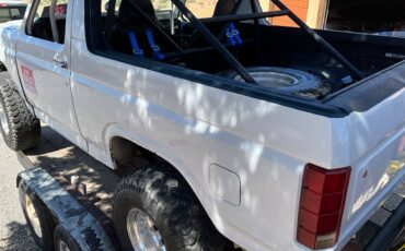 Ford-bronco-1983-white-8