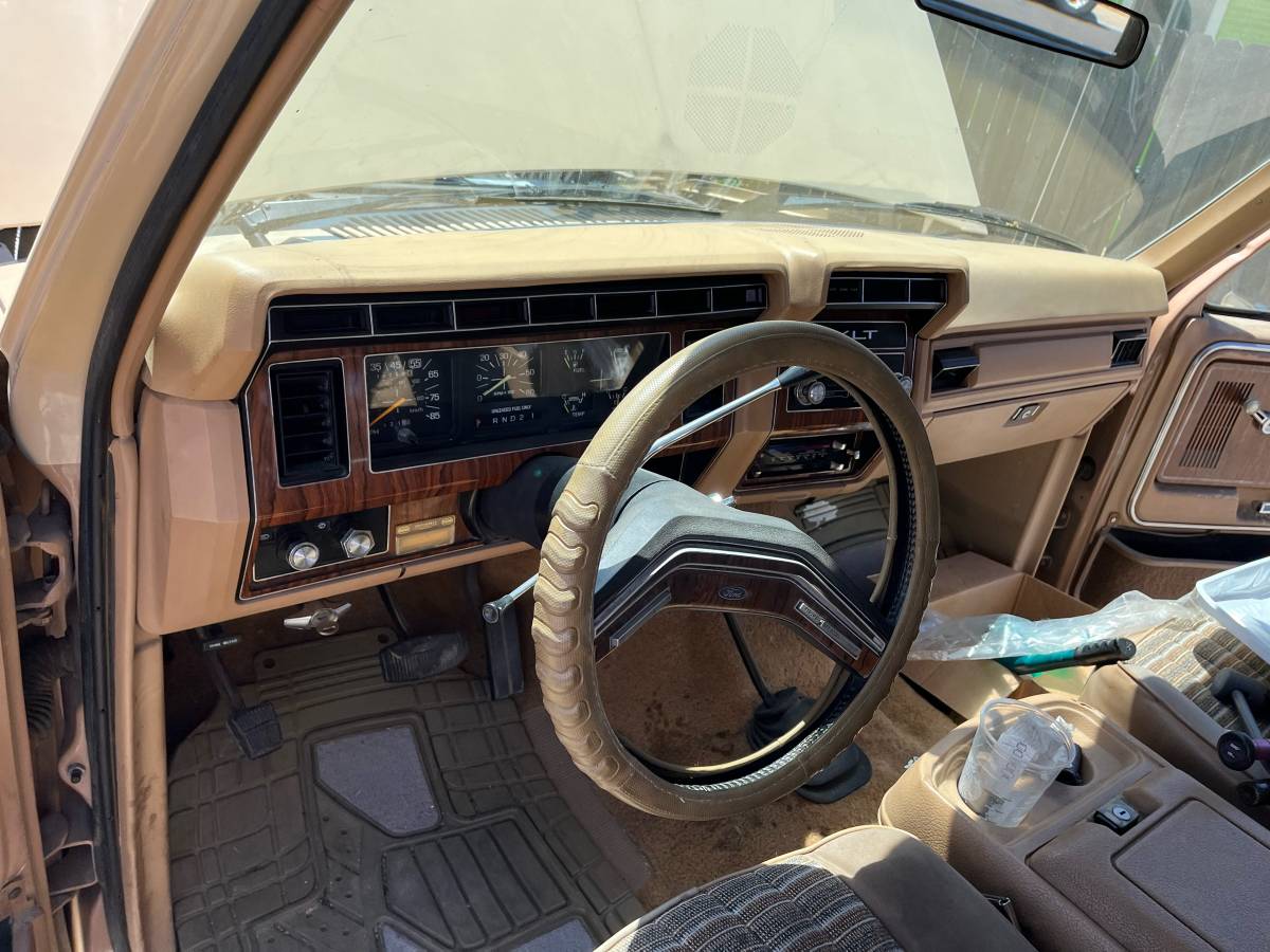 Ford-bronco-1984-brown-1