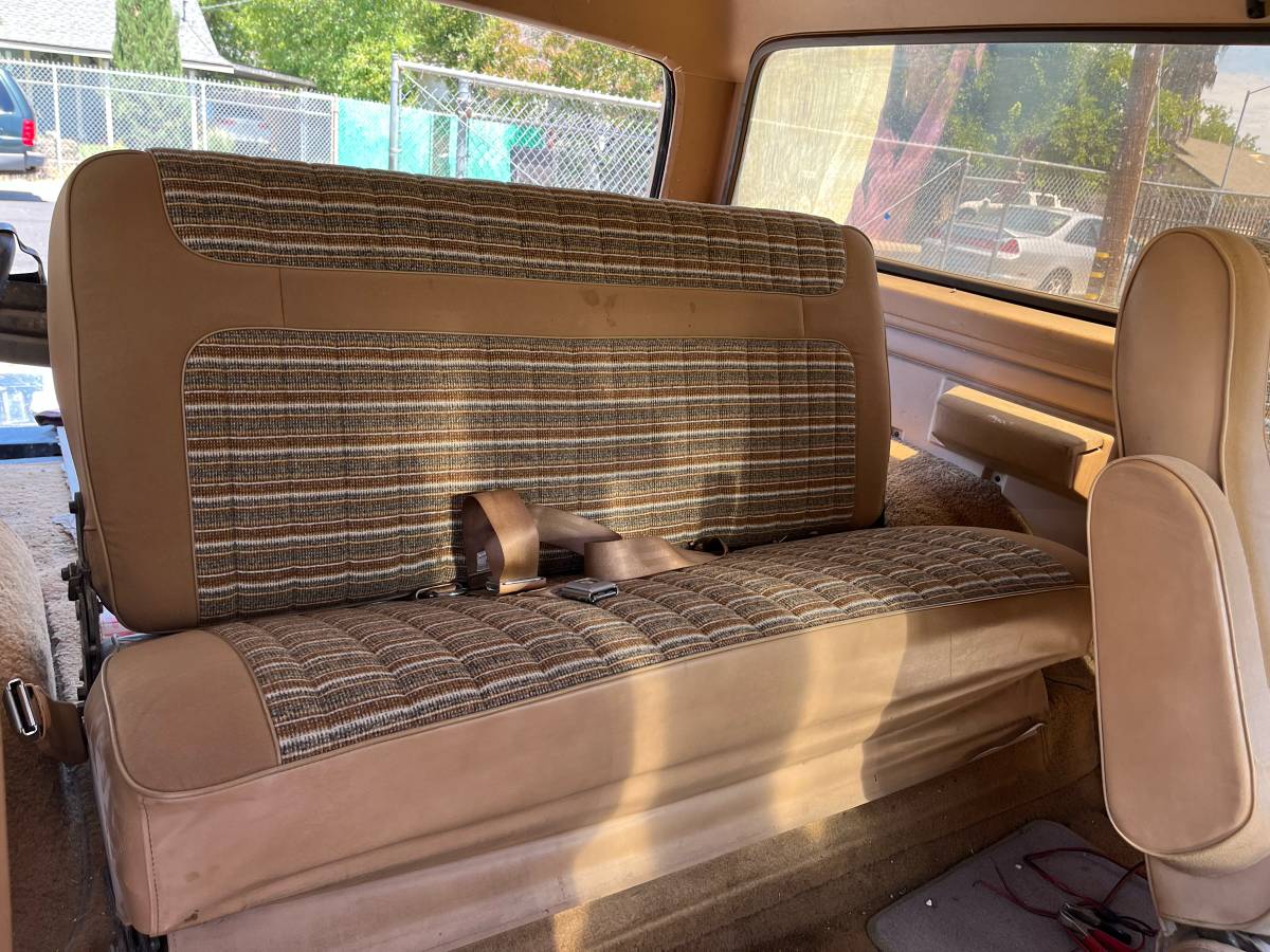 Ford-bronco-1984-brown-2