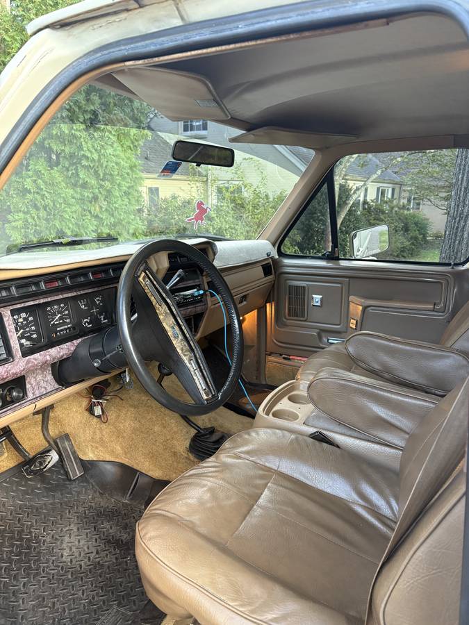 Ford-bronco-1985-white-1