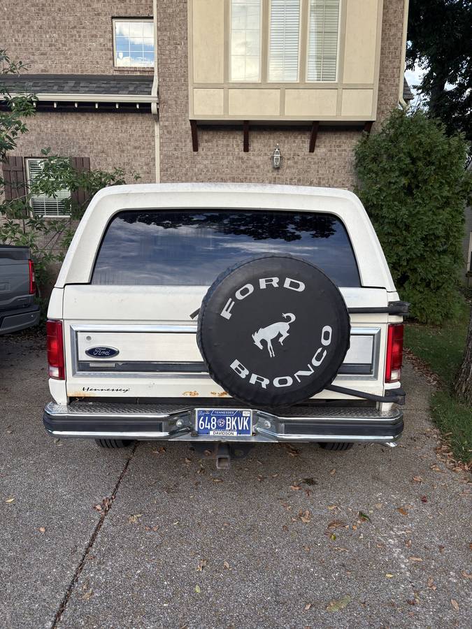 Ford-bronco-1985-white-11