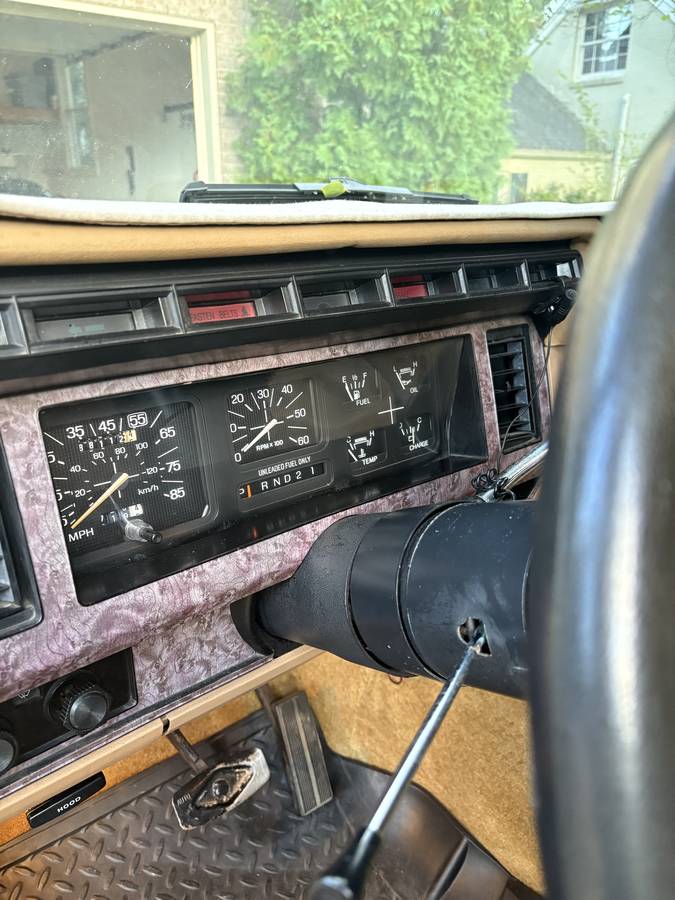 Ford-bronco-1985-white-2
