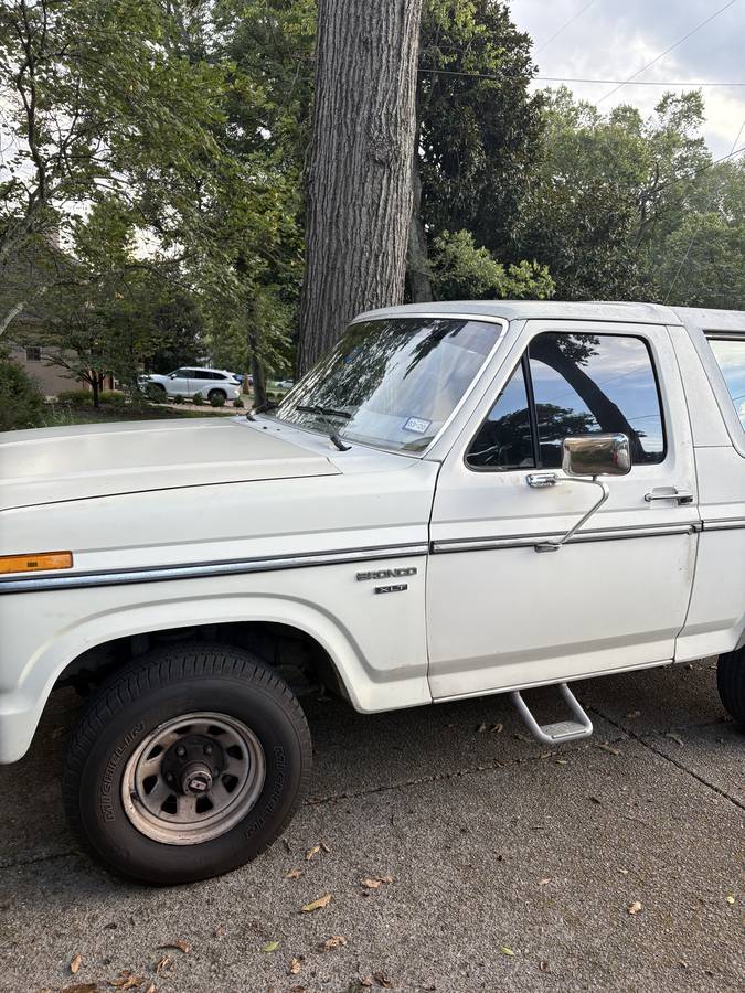 Ford-bronco-1985-white-6