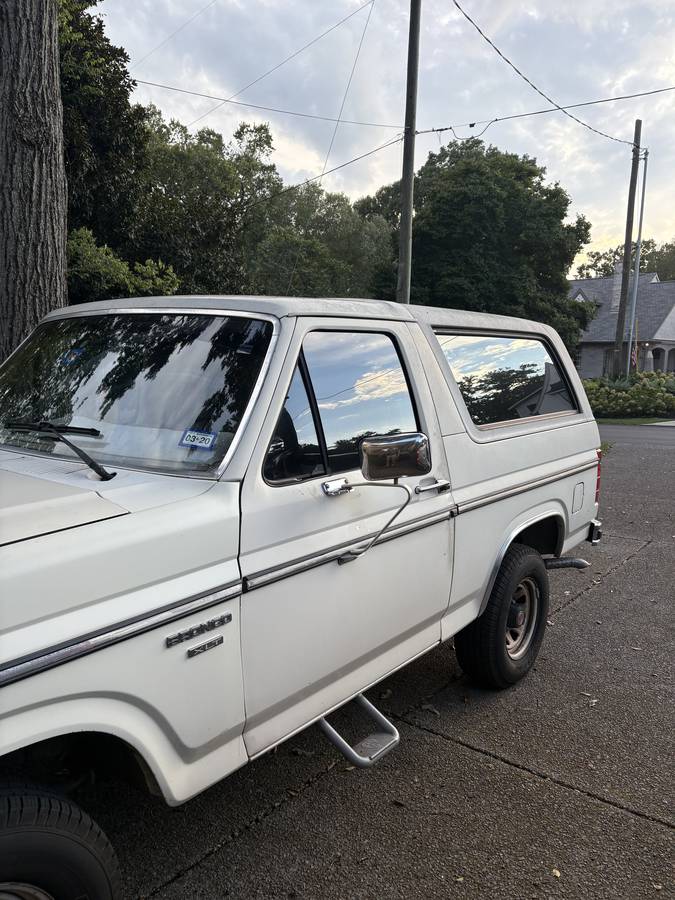 Ford-bronco-1985-white-7