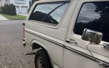 Ford-bronco-1985-white-9