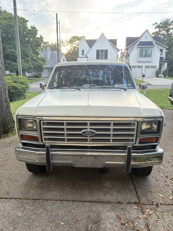 Ford-bronco-1985-white