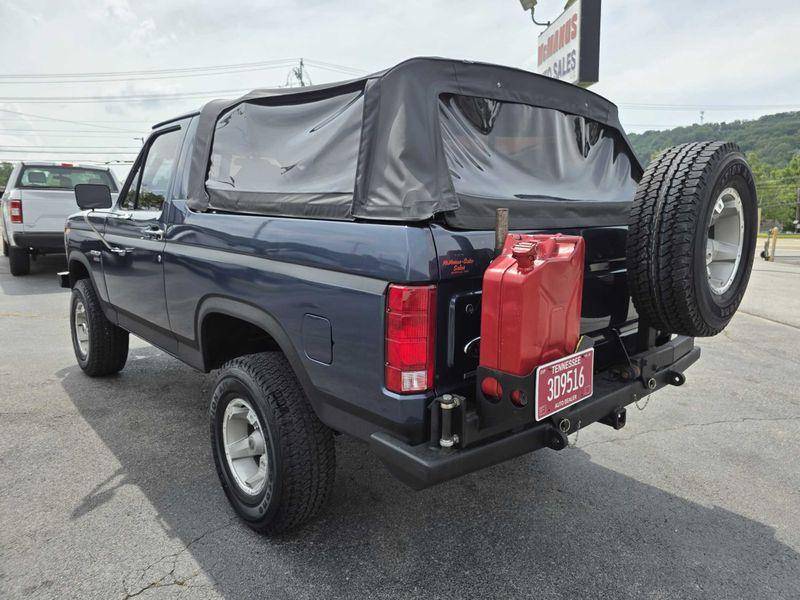 Ford-bronco-1986-blue-1