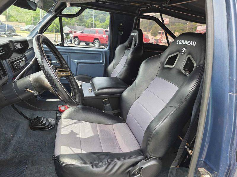 Ford-bronco-1986-blue-10