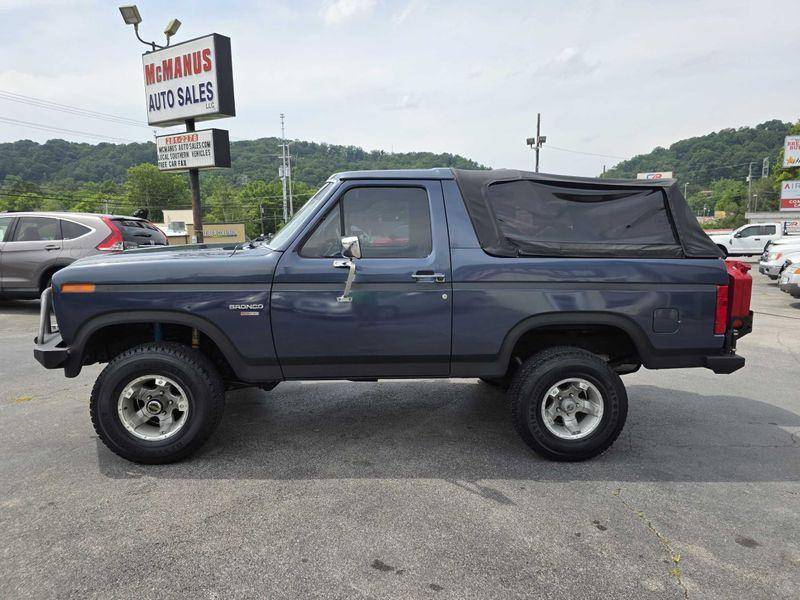 Ford-bronco-1986-blue-17
