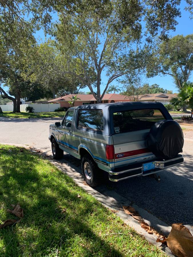 Ford-bronco-1987-silver-1
