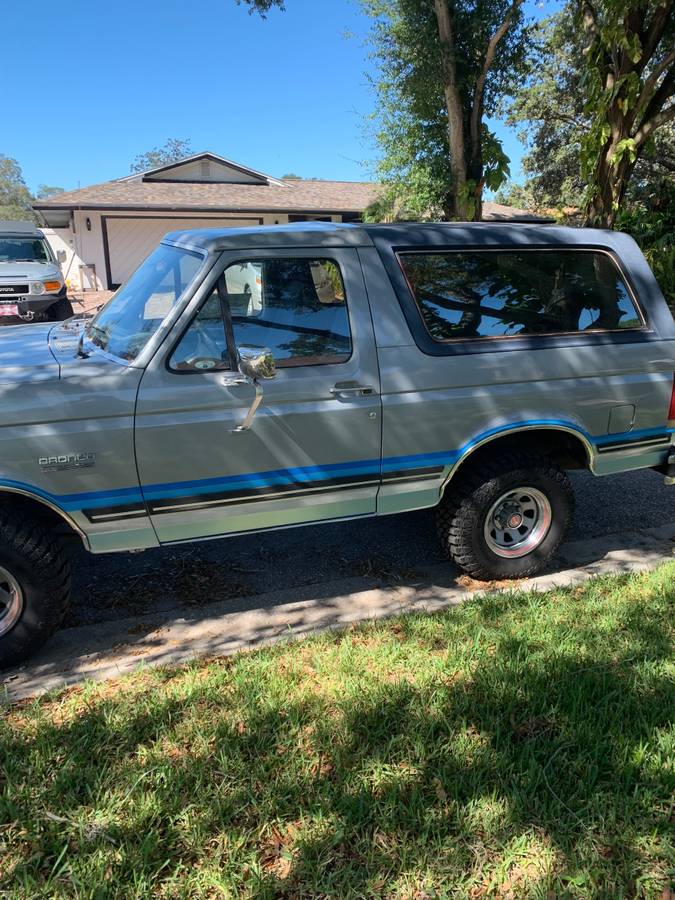 Ford-bronco-1987-silver-2