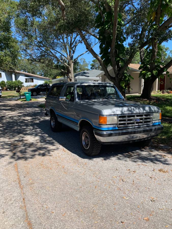 Ford-bronco-1987-silver-4