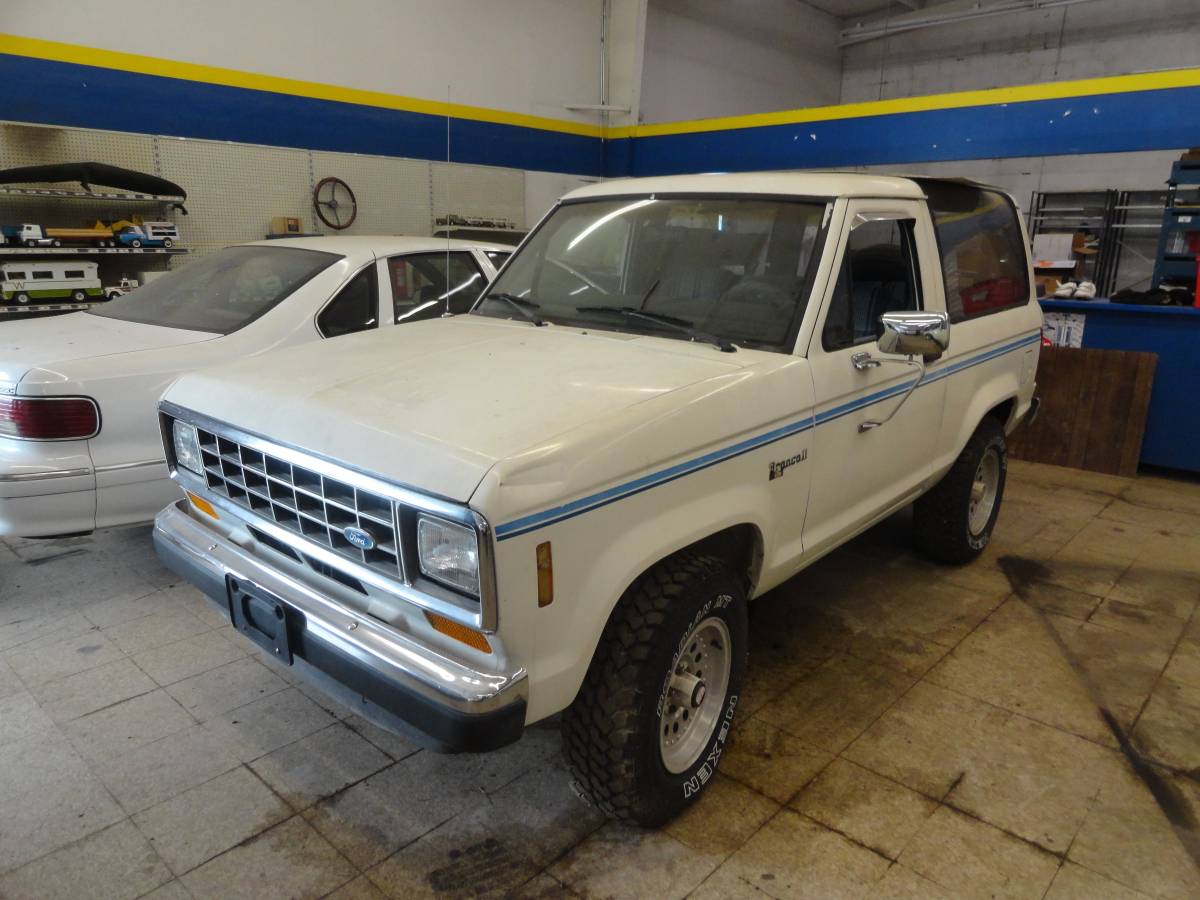 Ford-bronco-1988-9