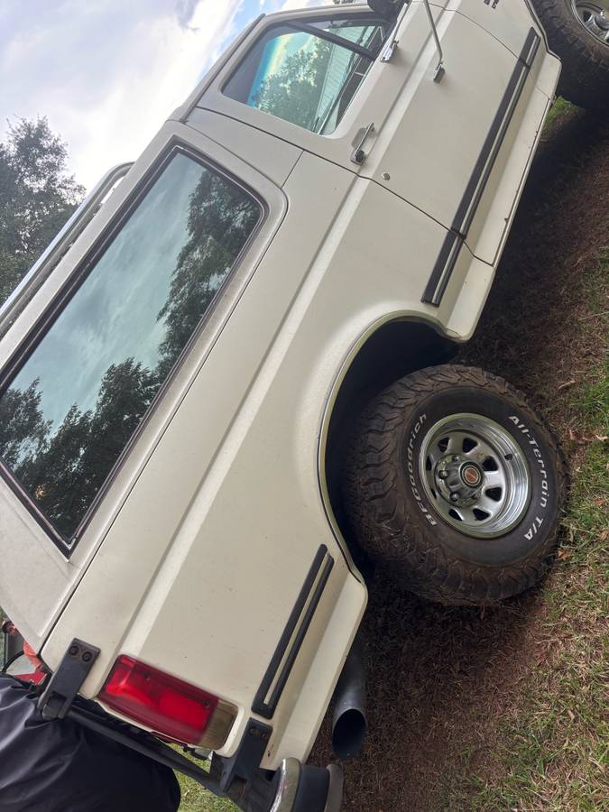 Ford-bronco-1988-white-1