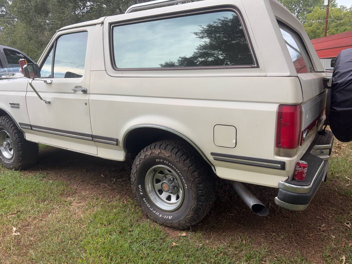 Ford-bronco-1988-white