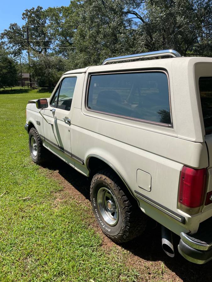 Ford-bronco-1988-white-3