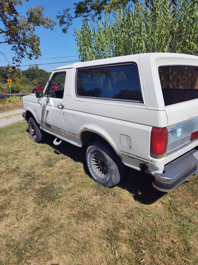 Ford-bronco-1988-white-4