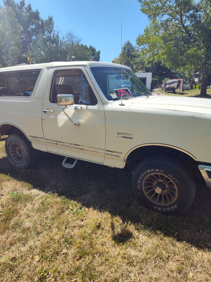 Ford-bronco-1988-white-6