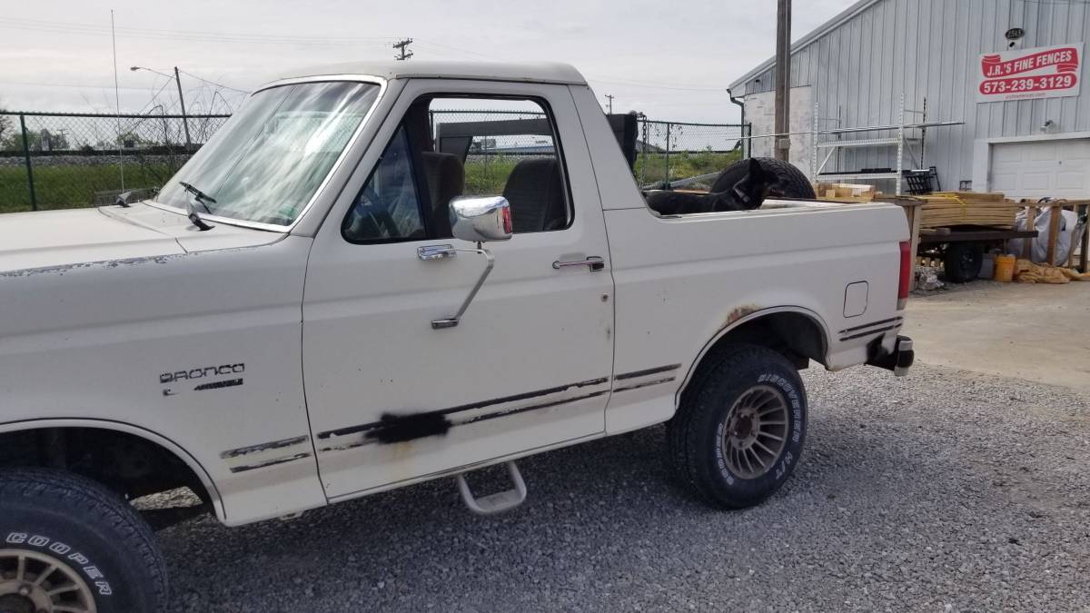 Ford-bronco-1988-white-8