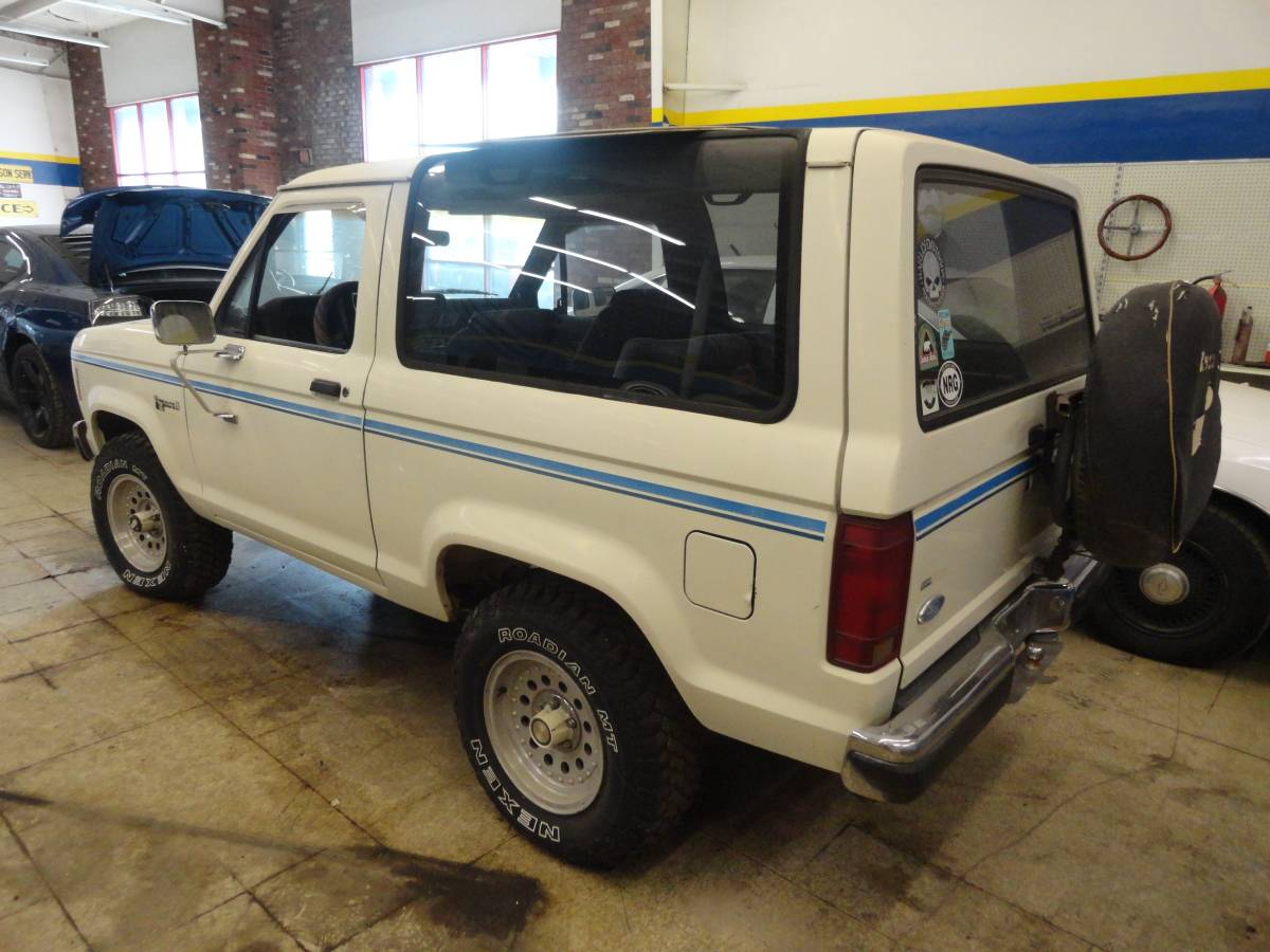 Ford-bronco-1988