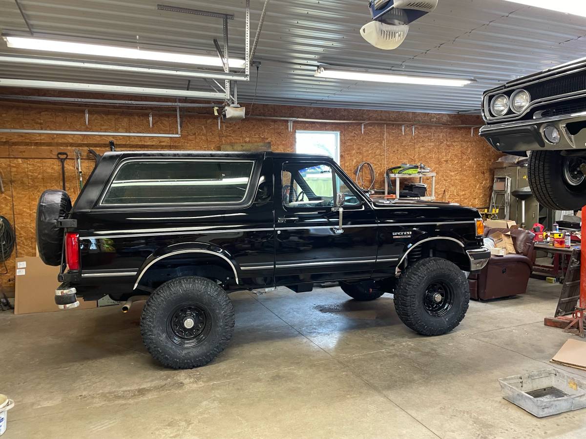 Ford-bronco-1989-black-10