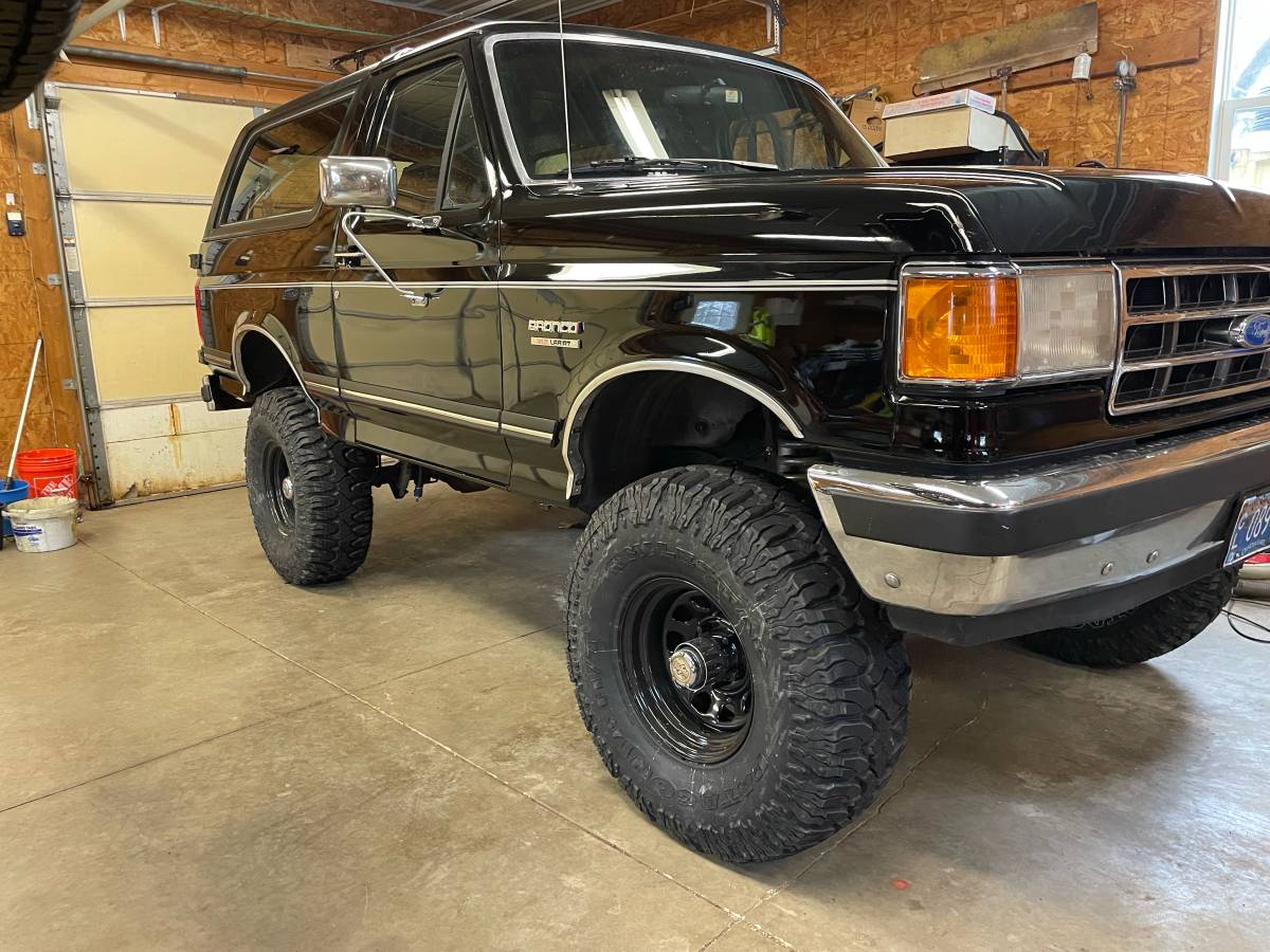 Ford-bronco-1989-black-11