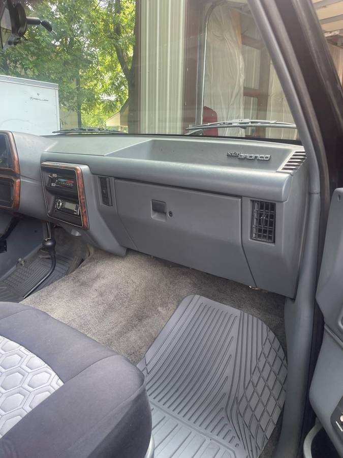 Ford-bronco-1989-black-13