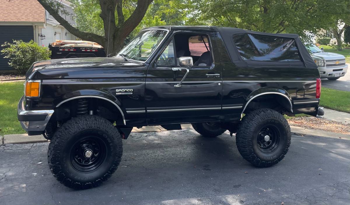 Ford-bronco-1989-black-22