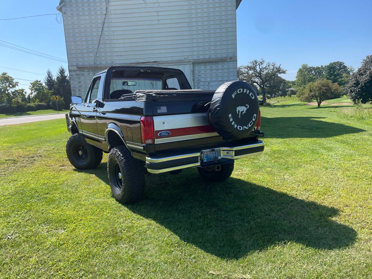 Ford-bronco-1989-black-4