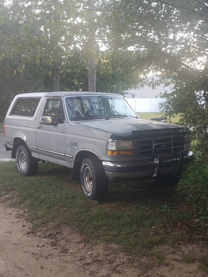Ford-bronco-1993-silver