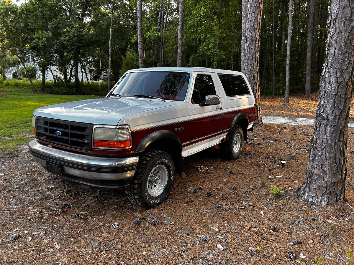Ford-bronco-1993-white-1