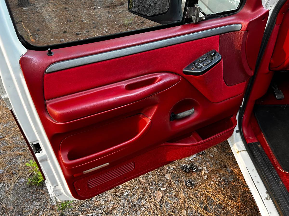 Ford-bronco-1993-white-2