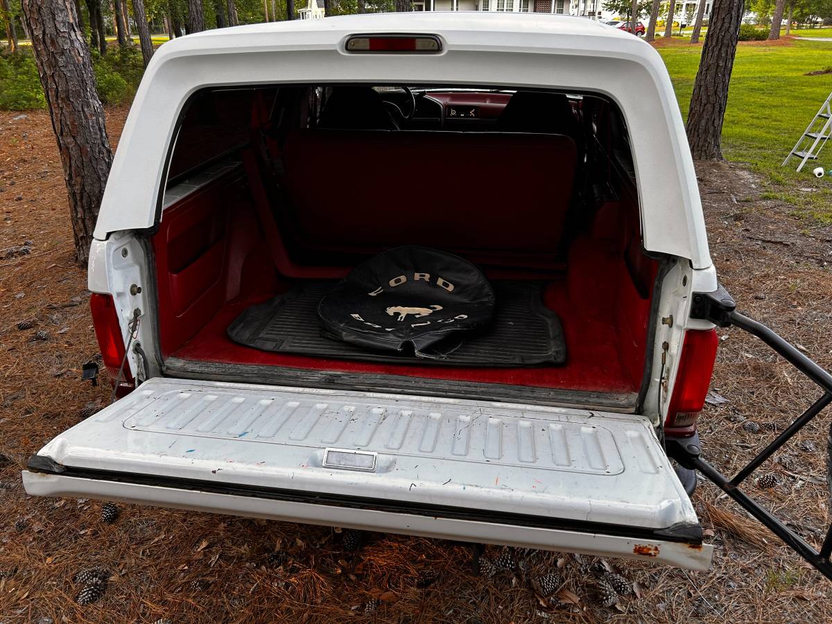Ford-bronco-1993-white-8