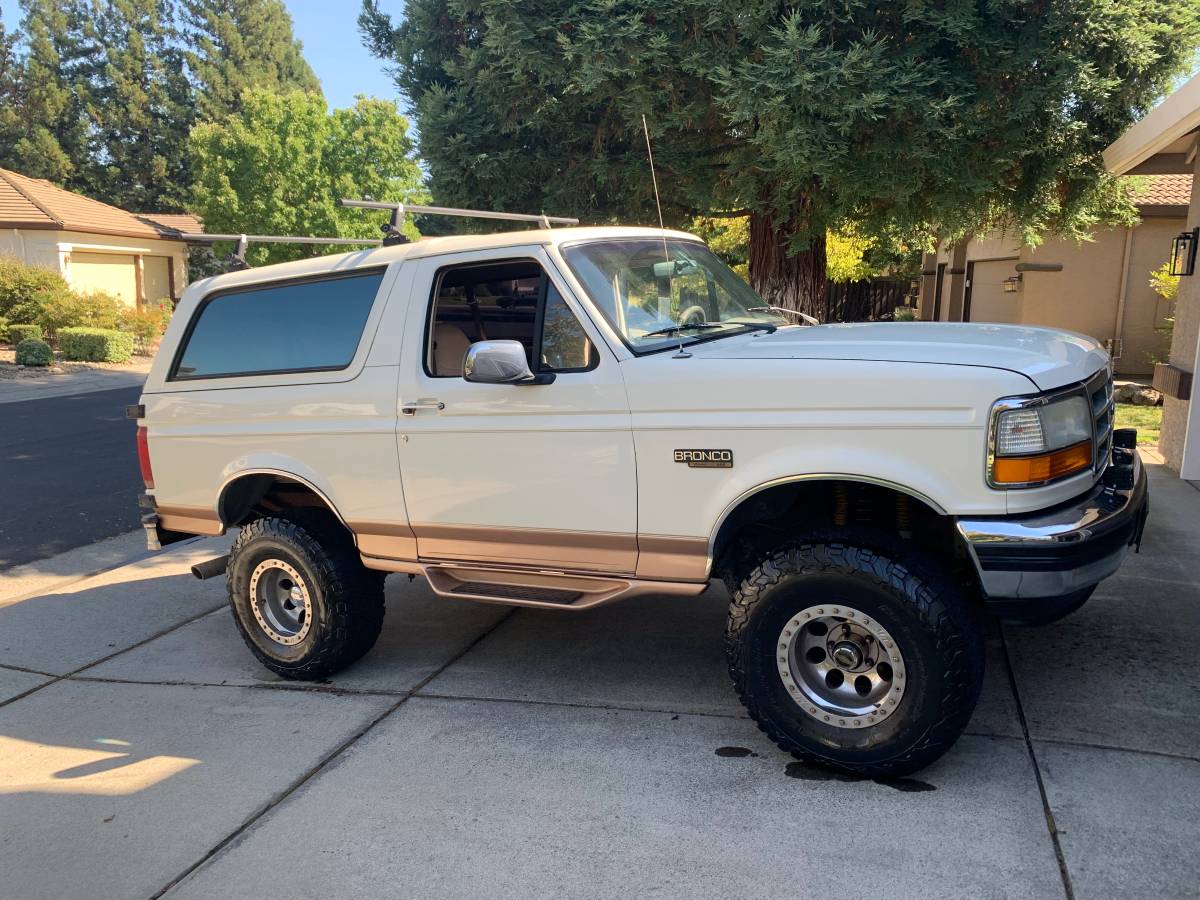 Ford-bronco-1995-white-1