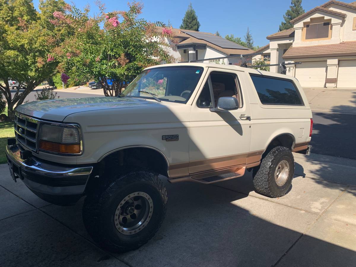 Ford-bronco-1995-white-2