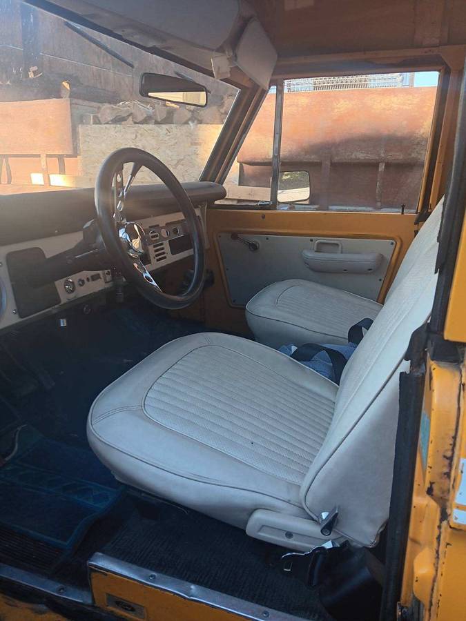Ford-bronco-4x4-1976-yellow-1