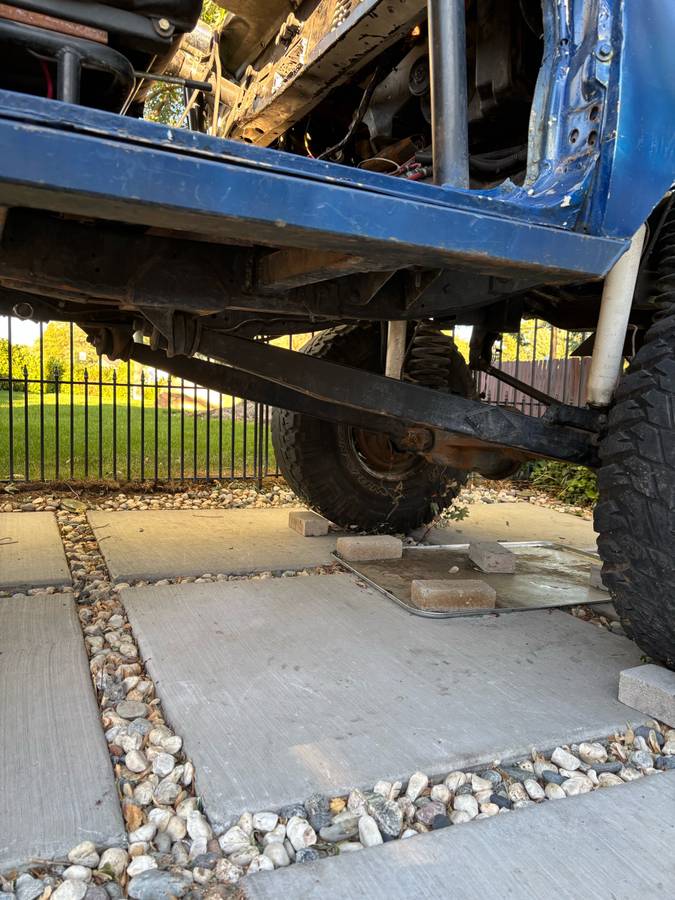 Ford-bronco-4x4-1977-blue-2