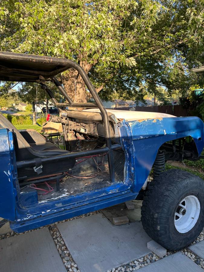 Ford-bronco-4x4-1977-blue-9