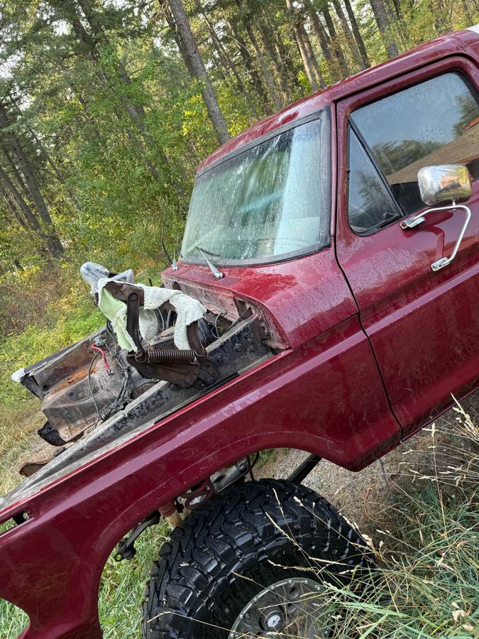 Ford-bronco-4x4-1979-red-2