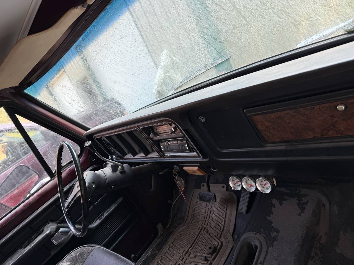 Ford-bronco-4x4-1979-red-5