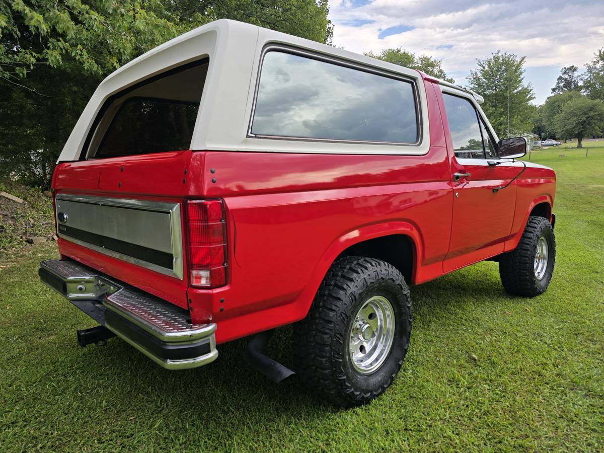 Ford-bronco-4x4-1986-red-1