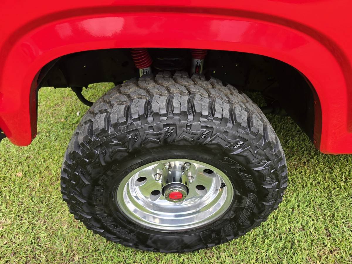 Ford-bronco-4x4-1986-red-10