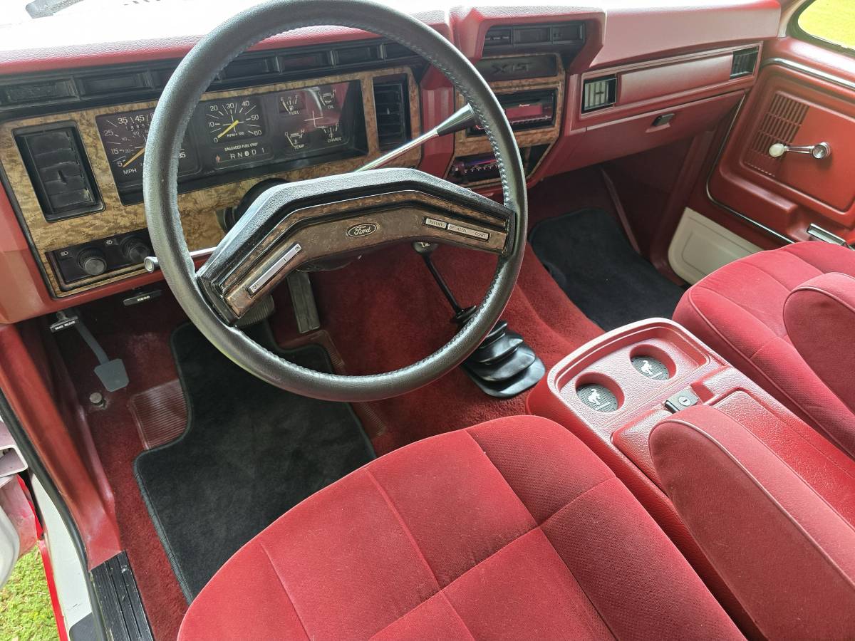 Ford-bronco-4x4-1986-red-18