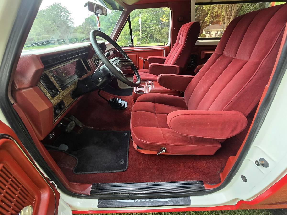 Ford-bronco-4x4-1986-red-19