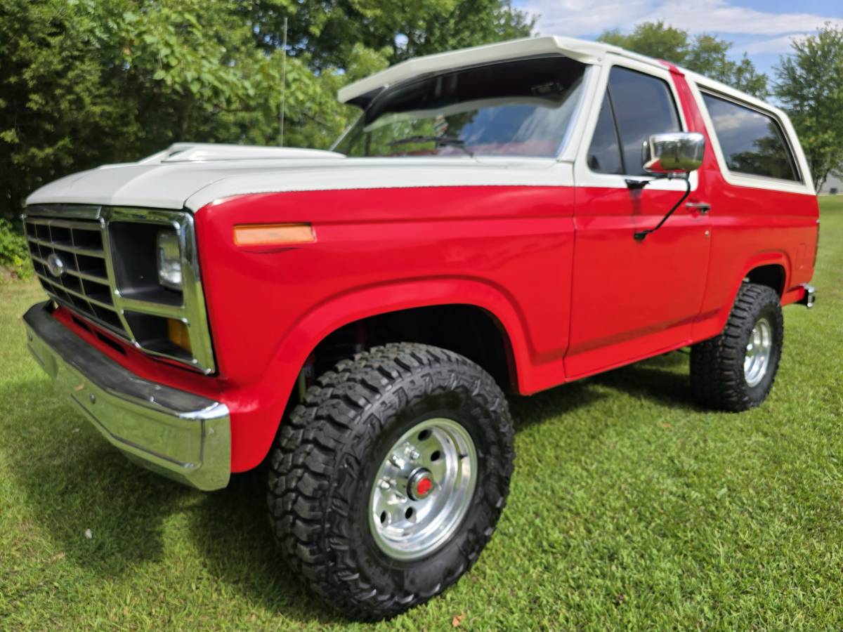Ford-bronco-4x4-1986-red-2