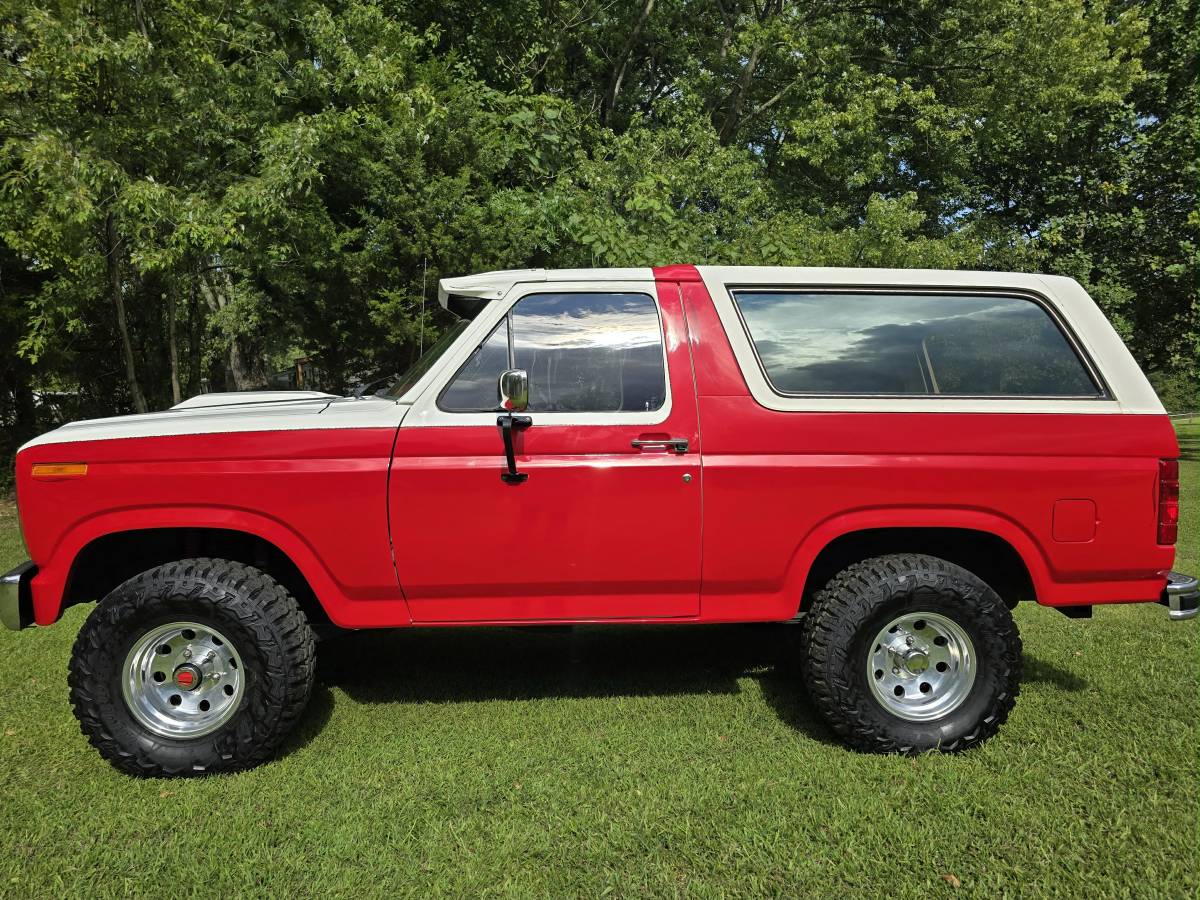 Ford-bronco-4x4-1986-red-3