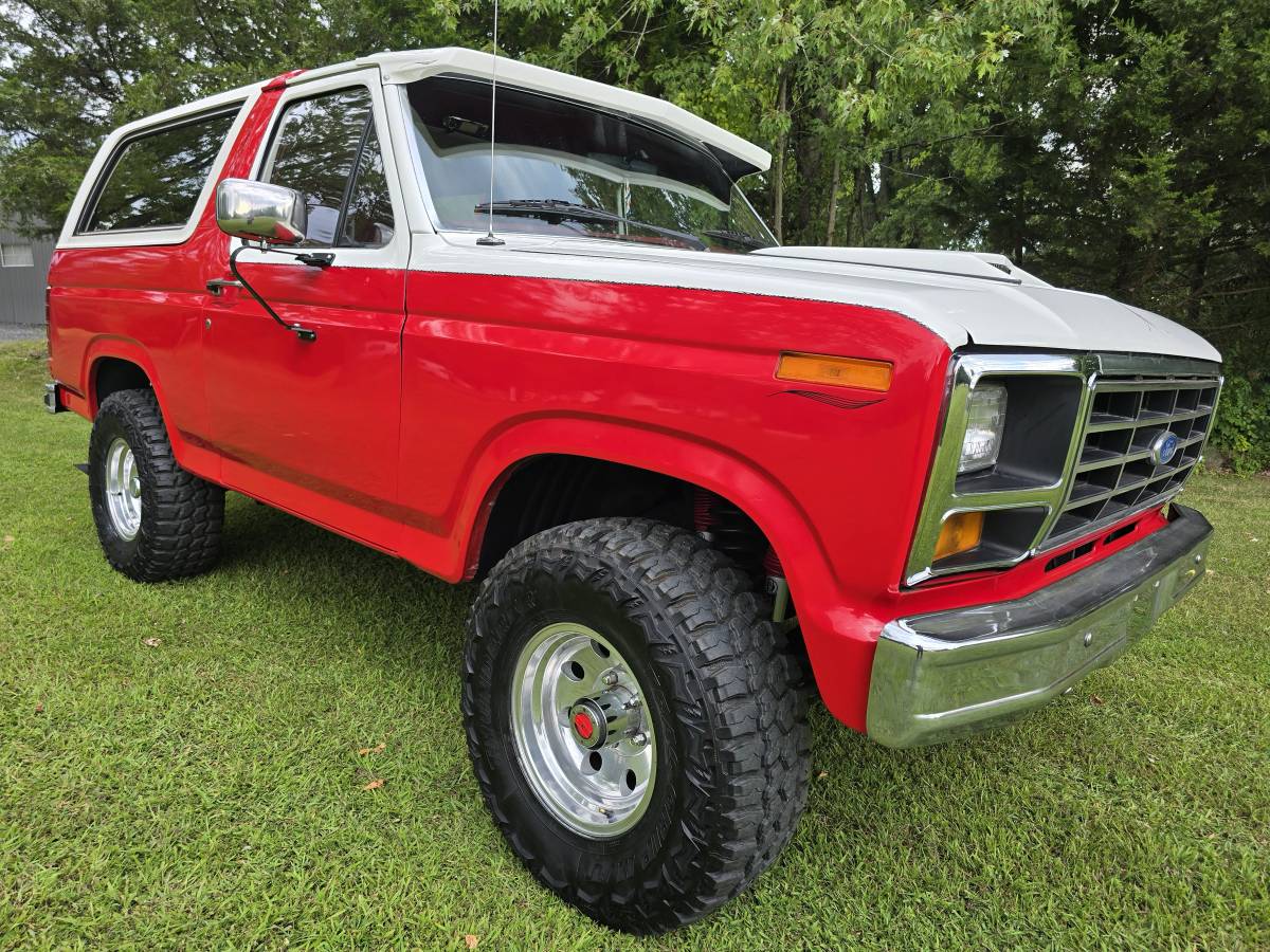 Ford-bronco-4x4-1986-red-5