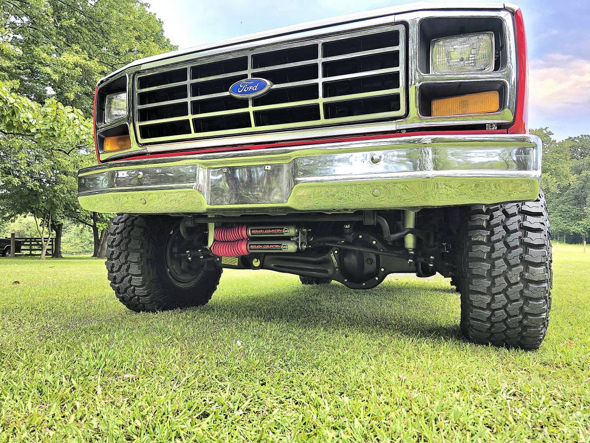 Ford-bronco-4x4-1986-red-7