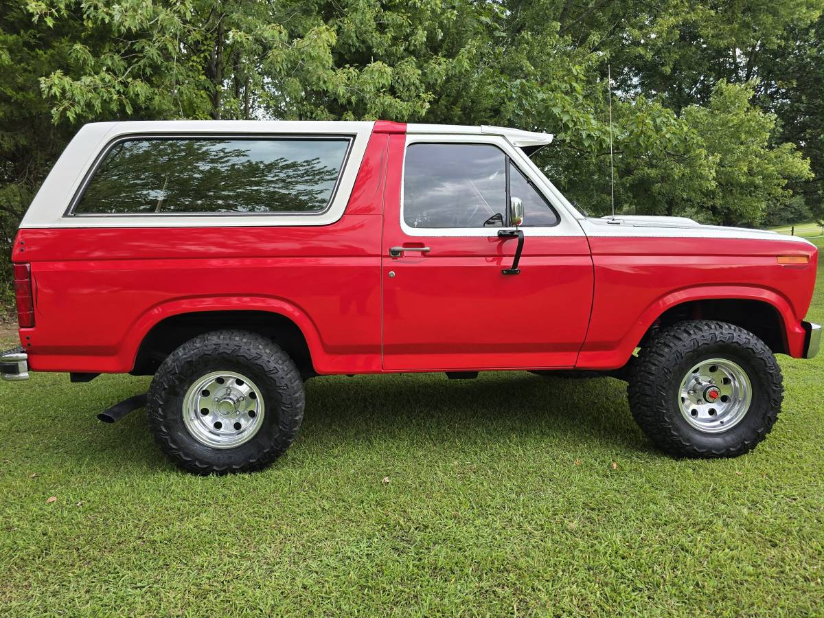 Ford-bronco-4x4-1986-red-8