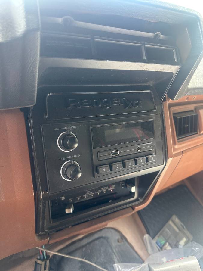Ford-bronco-81-1981-white